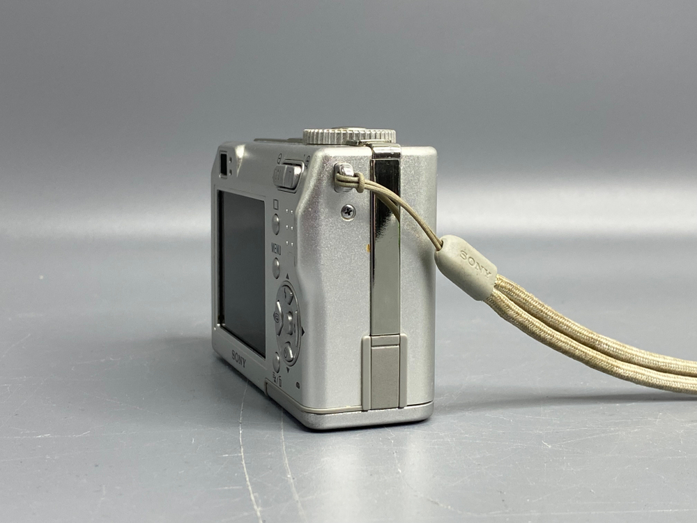 Sony Cyber-shot DSC-W7