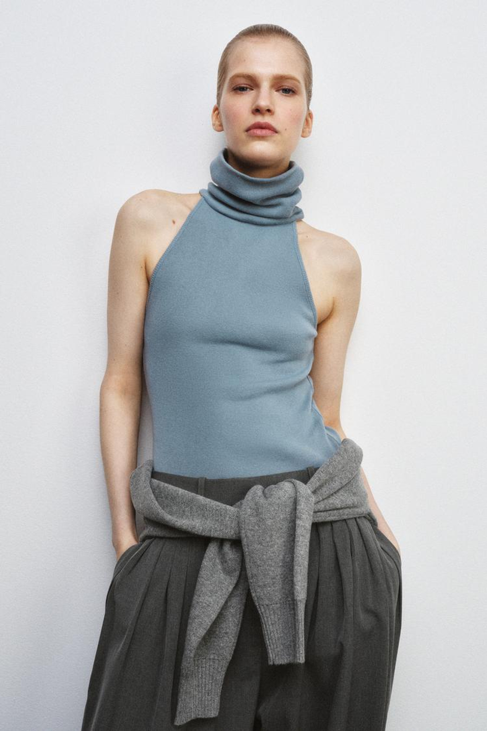 ZARA ТОП С ВЫСОКИМ ВОРОТНИКОМ БЕЗ РУКАВОВ, ГОЛУБОЙ