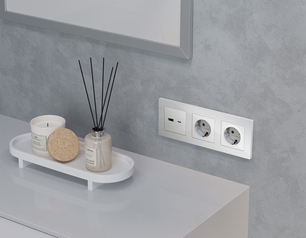 MA407010 Комплект механизма электрической розетки ALFA Серебро глянец с/з с шторками QUANT (AP4070, VM141)