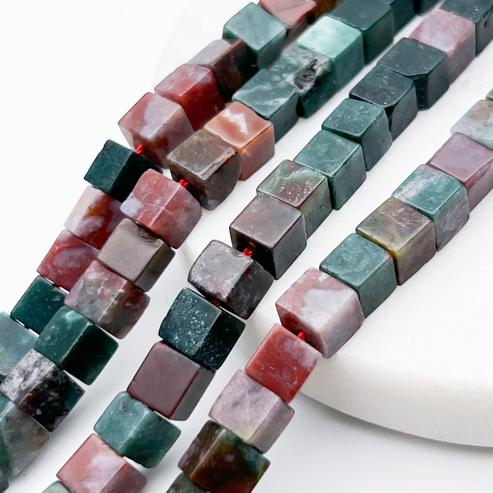 "Индийский агат" бусины (халцедон), куб, размер около 6-6,5 мм, цена за 15 шт (1/4 нити)