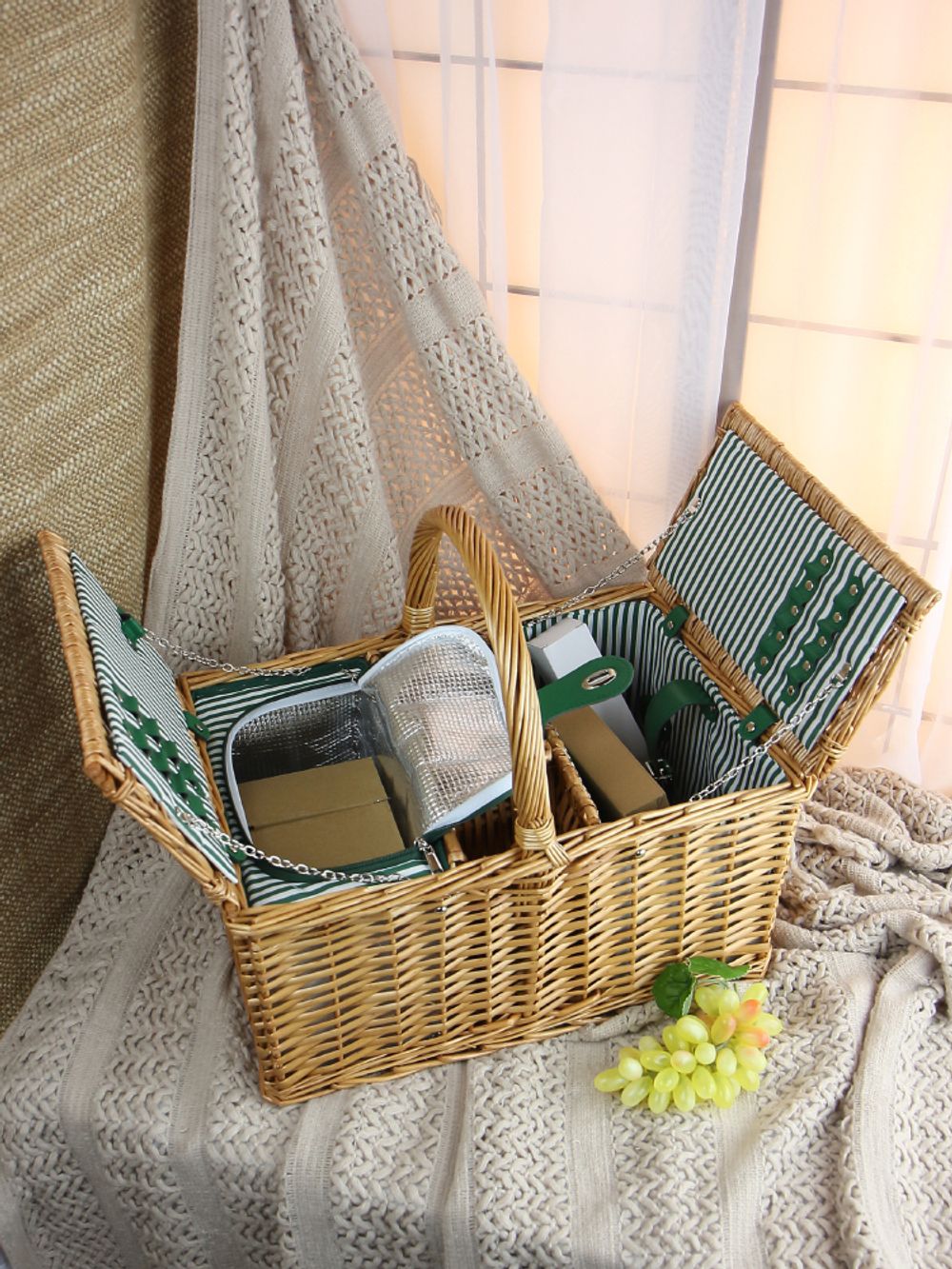 HOLYDAY BASKET Набор для пикника с термосумкой на 4 персоны