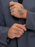 Однобортный костюм без ворота