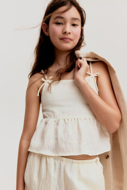 H&M Топ с бантом и баской, кремовый