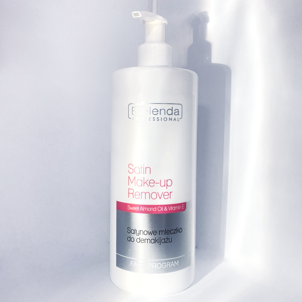 Молочко для снятия макияжа CLEANSING, 500 мл.