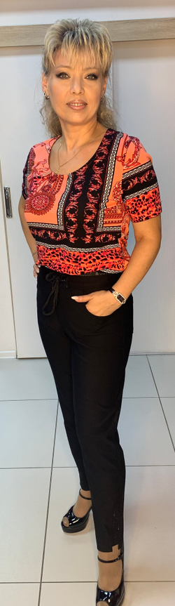 Черные брюки-штанишки на резинке со стразами