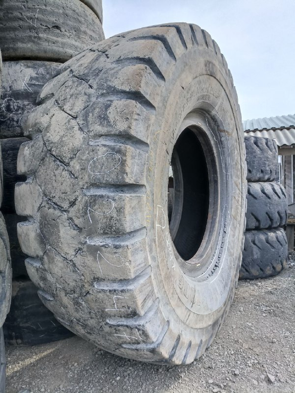 33.00R51 Bridgestone VRDP шина б/у