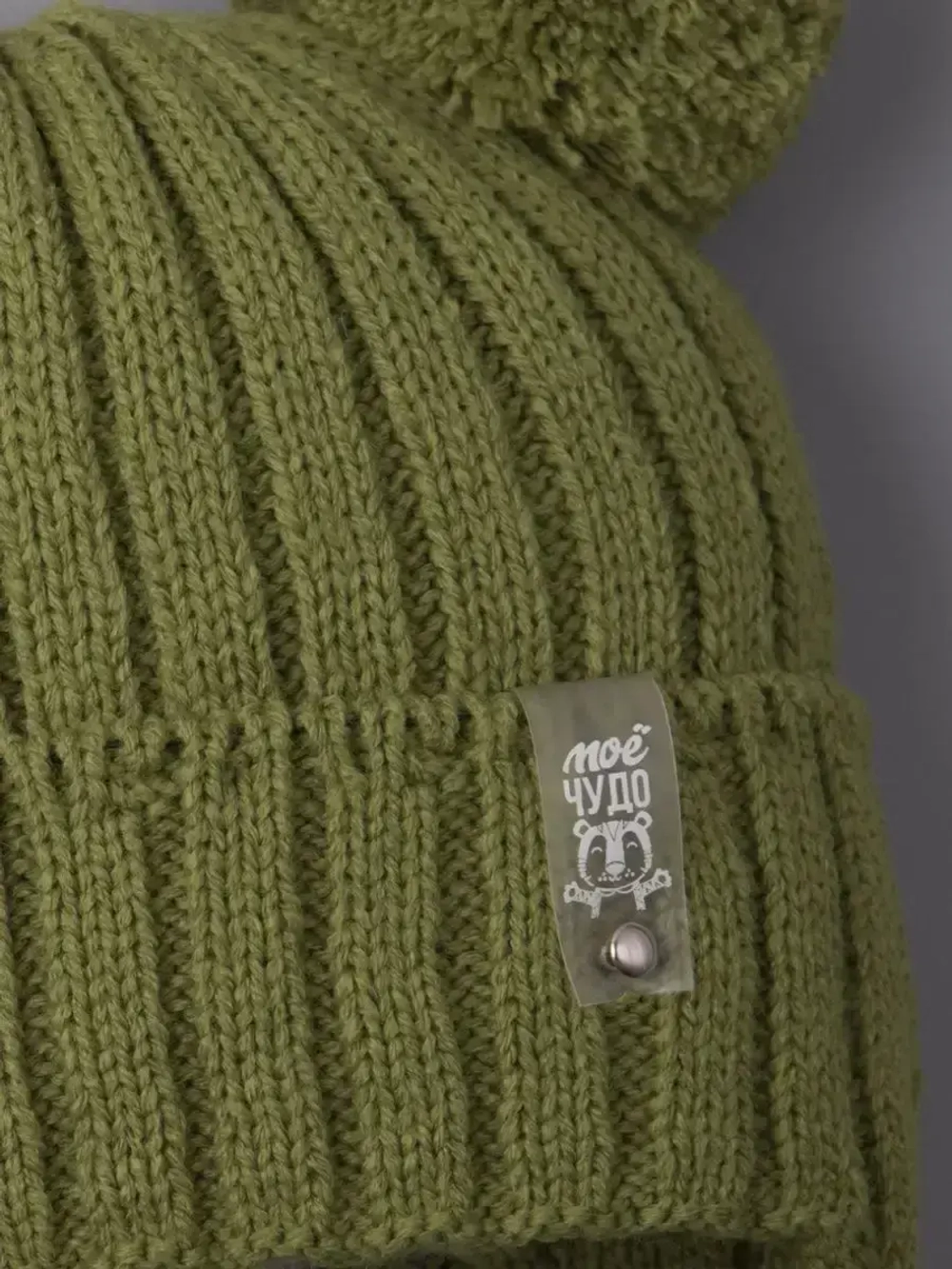 Шапка детская осенняя с завязками и помпонами