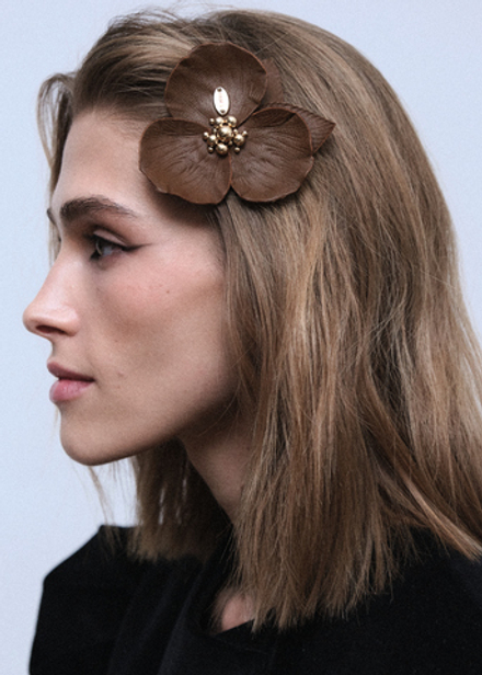 Заколка пион коричневый