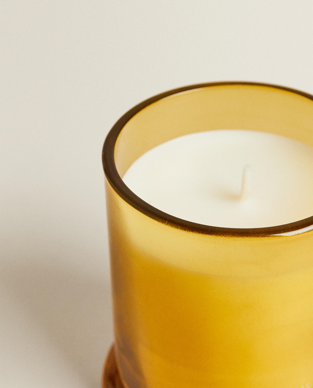 Zara Home Свеча ароматическая White Lotus 150 г, растительный воск, аромат цветочный, Розовый