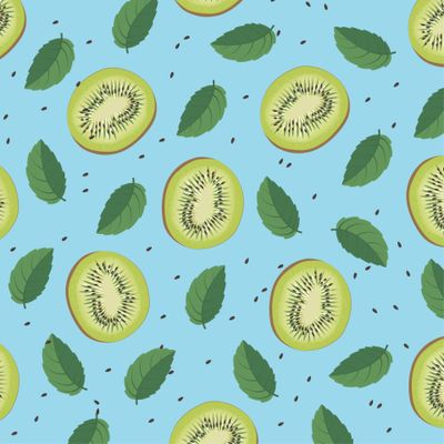 Сочный фрукт киви на голубом фоне