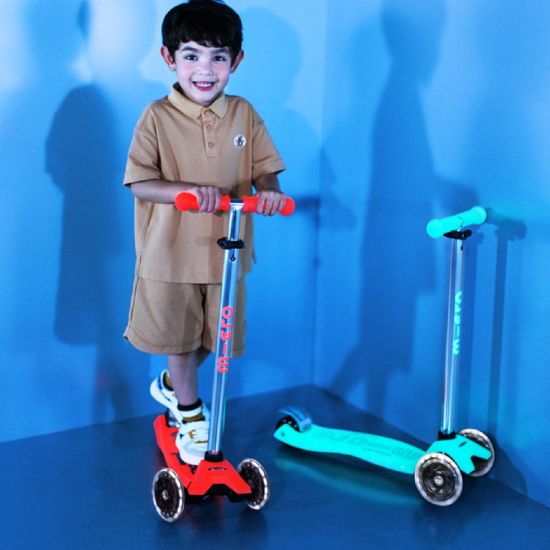 Самокат Maxi Micro Deluxe Glow LED Green