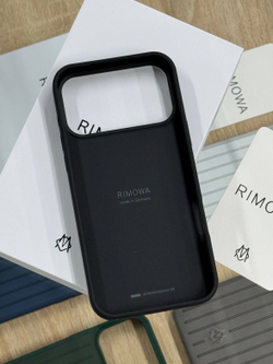 Чехол на iPhone 17 Pro Max Rimowa