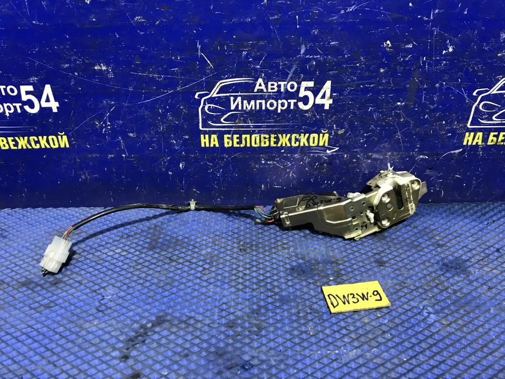 Замок двери передней правой MAZDA DEMIO 2000