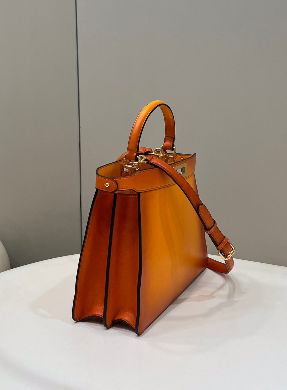 Fendi Peekaboo ISeeU Medium 33 cm
