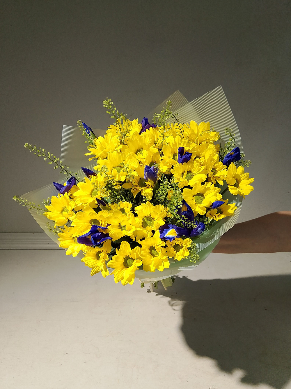 Букет из хризантем и альстромерии (С0033)