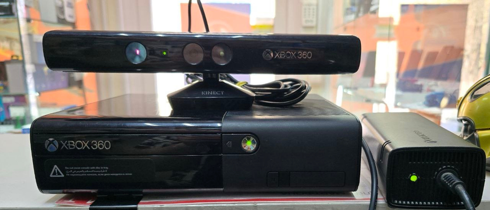 Игровая приставка Xbox 360e 500gb 2 джостика 20 игр