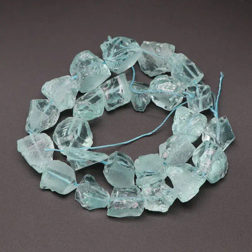Аквамариновый Кварц необработанные бусины 20-28 мм, на нитке 38 см