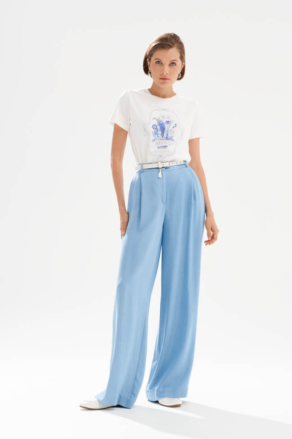 23500 Футболка женская (молочный)