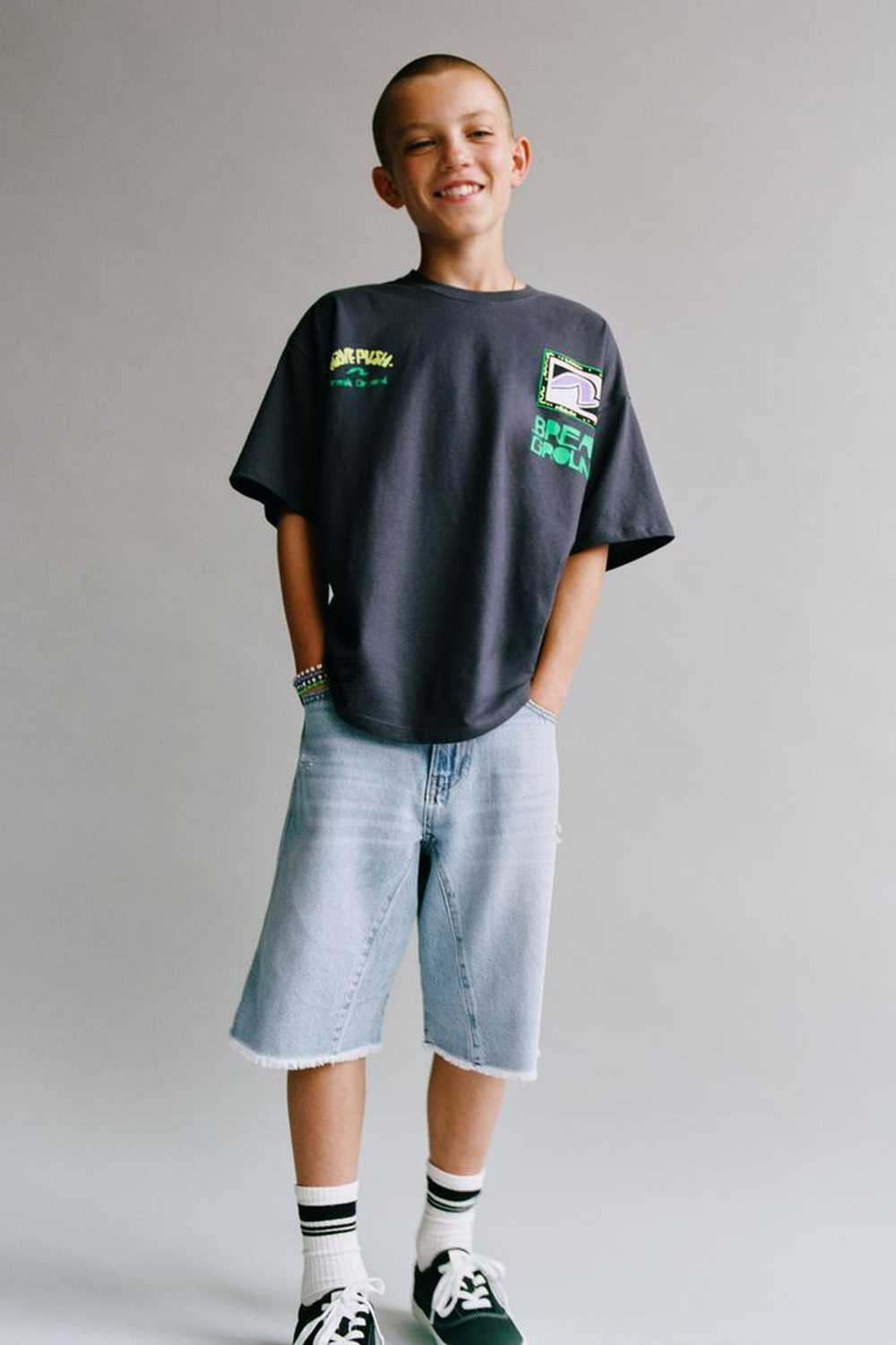 ZARA ДЖИНСОВЫЕ ШОРТЫ-БЕРМУДЫ RELAXED BAGGY С НАШИВКОЙ «ЗВЕЗДЫ», ГОЛУБОЙ