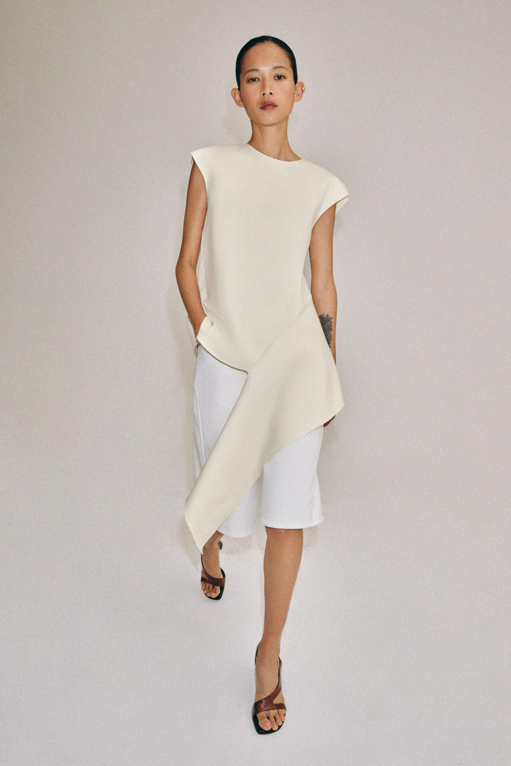 ZARA ТОП АСИММЕТРИЧНОГО КРОЯ — ZW COLLECTION, ЭКРЮ
