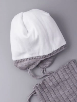 Шапка зимняя для мальчика на завязках и снуд