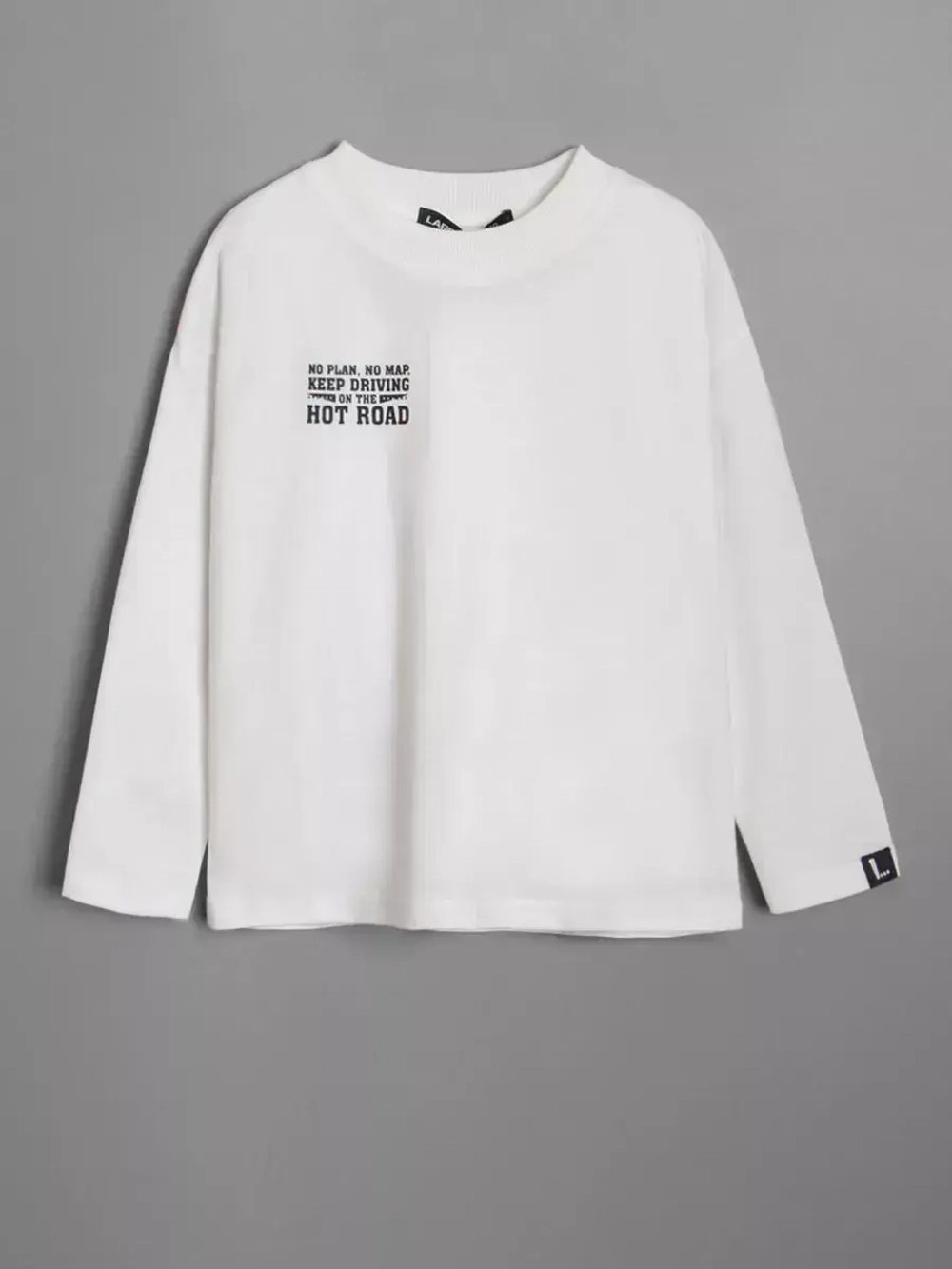 Белый лонгслив оверсайз для школы