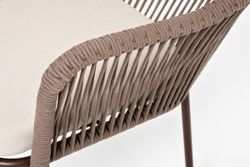 "Лион" стул плетеный из роупа, каркас из стали коричневый (RAL8016) муар, роуп коричневый круглый, ткань бежевая 052