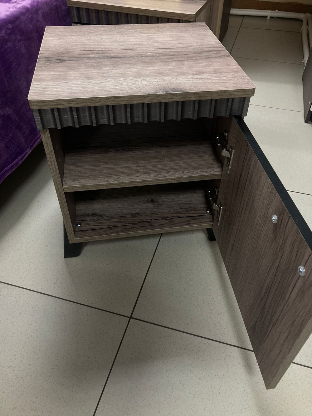 Тумба прикроватная с ножками Ольга-3 Дуб делано серый/сильвер Пэлас