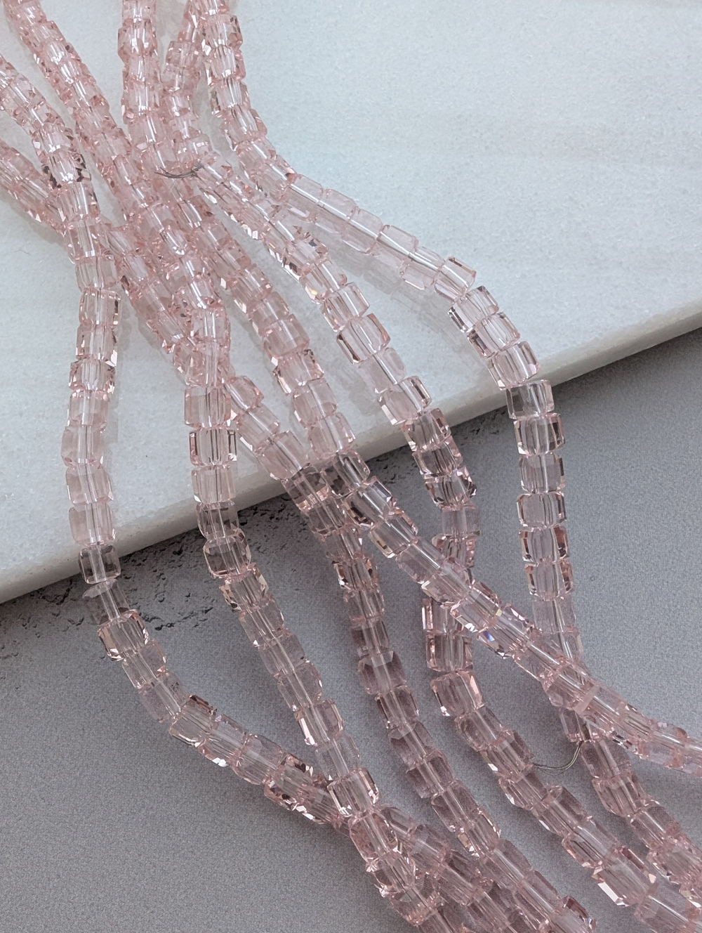 Стекло кубик 4мм, розовый