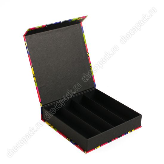 Упаковка с магнитным клапаном для 16 шоколадных конфет. Микки