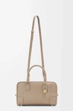 Loewe Сумка Amazona 23 из мягкой зернистой телячьей кожи, песочный