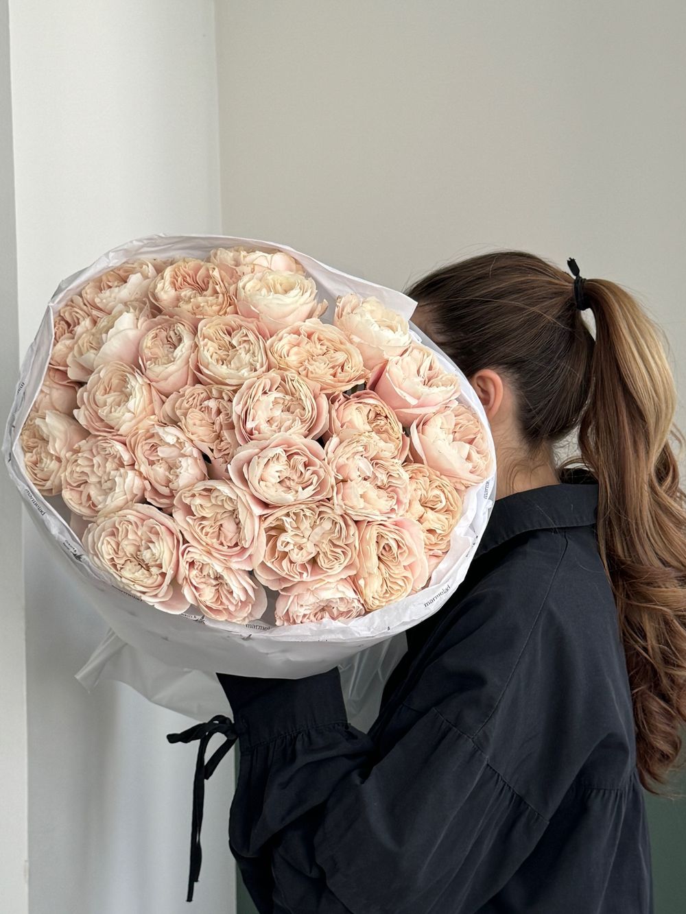 Гранд-букет из нежных одноголовых роз