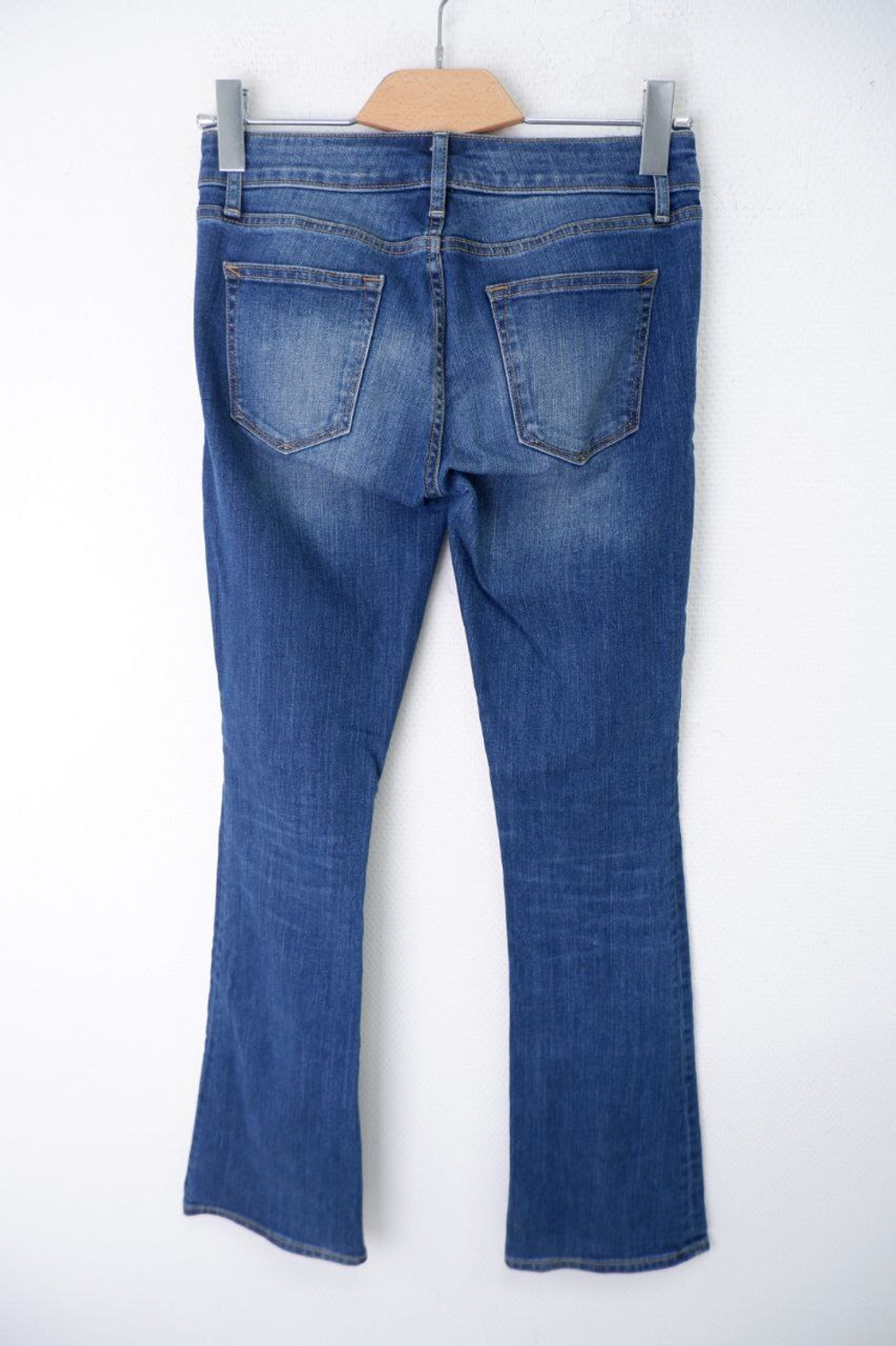 Джинсы с потертостями 42 размер