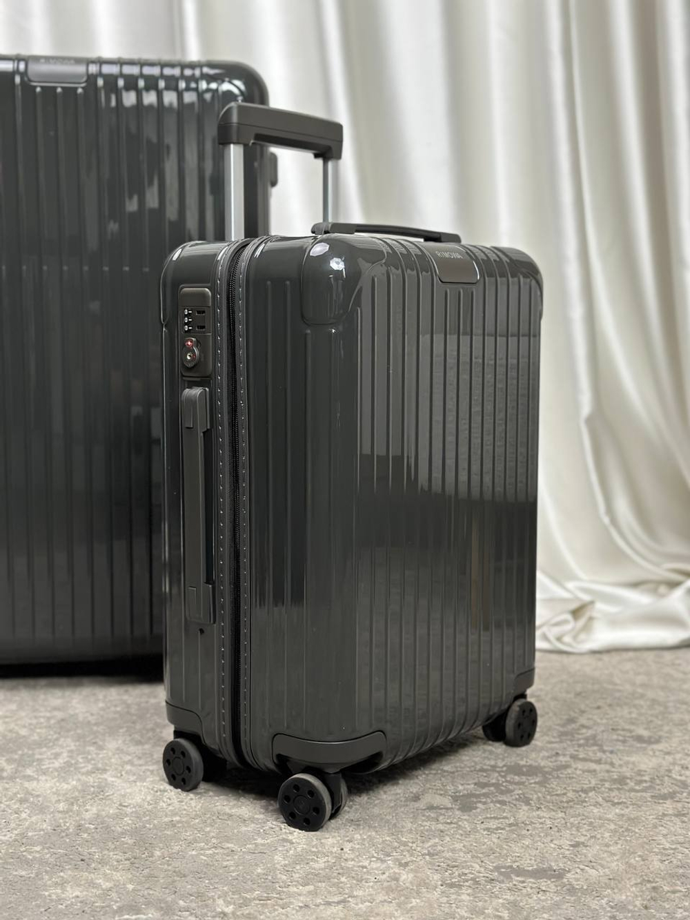 Чемодан Rimowa M