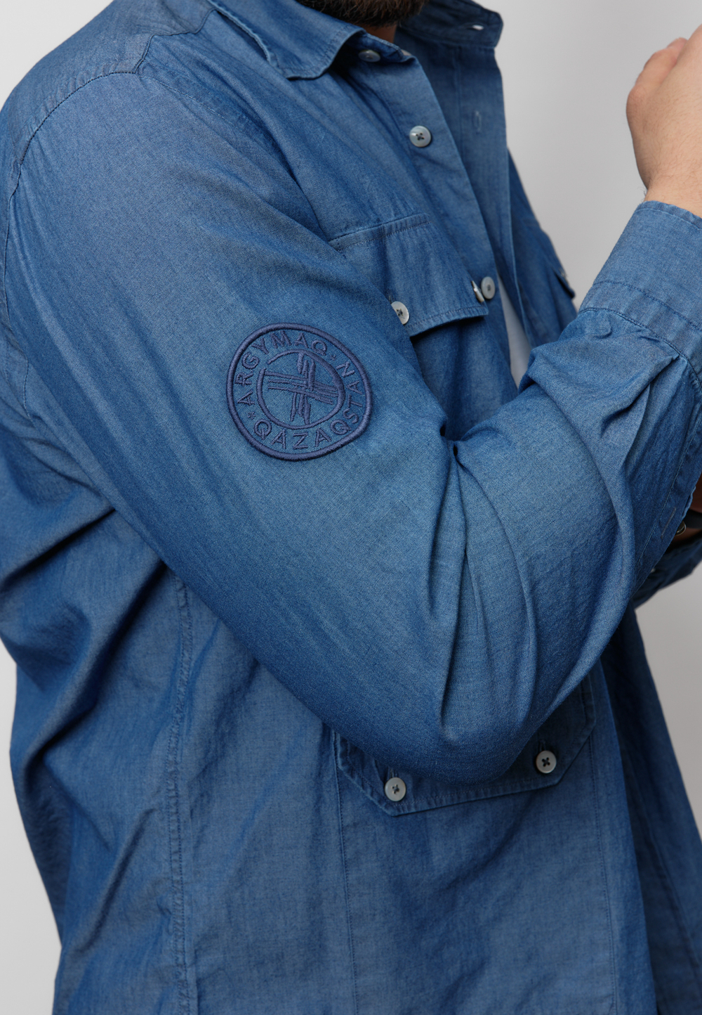 Рубашка мужская с накладными карманами DENIM LIGHT BLUE