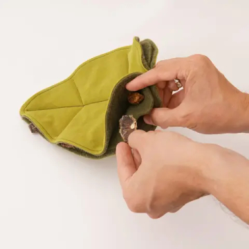 Нюхательная игрушка для собак "Листик" Lapnik
