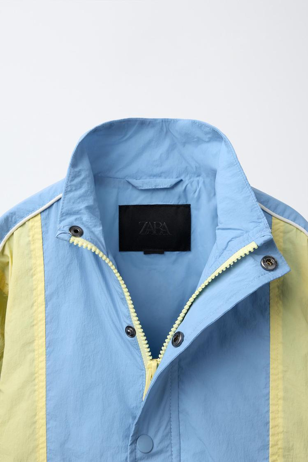 ZARA ЛЕГКИЙ ДОЖДЕВИК ИЗ ВЫСОКОТЕХНОЛОГИЧНОЙ КОНТРАСТНОЙ ТКАНИ, ЖЕЛТЫЙ