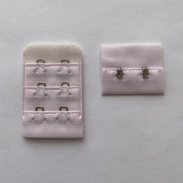 Застёжка тканевая на 2 крючка светло розовая