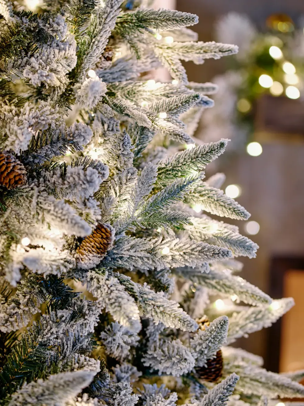 Заснеженная елка с гирляндой встроенной «ile Grande» (Литая+пвх) 180 см / 1,8 м