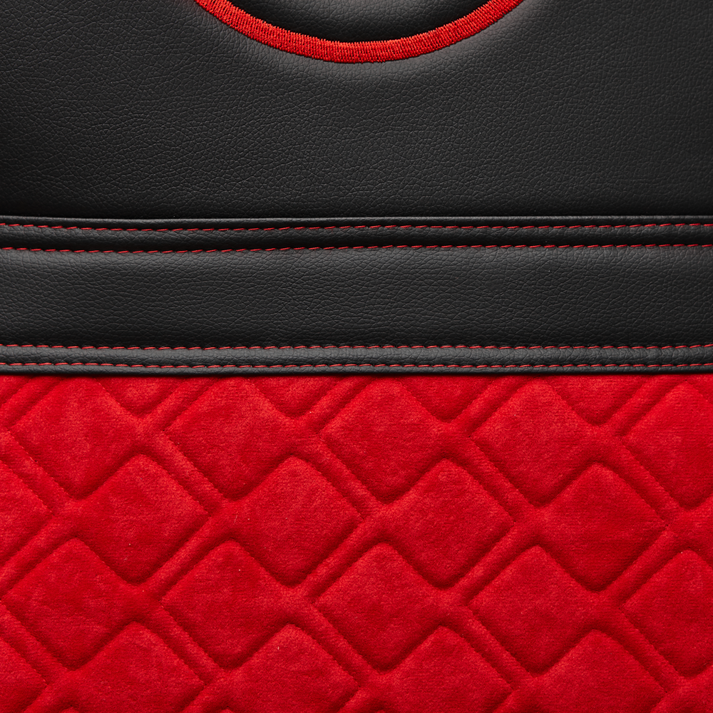 Чехлы VOLVO FH-13 после 2018 года: водитель от сиденья, пассажир от стойки кабины (один вырез под ремень) (экокожа, черный, красная вставка)