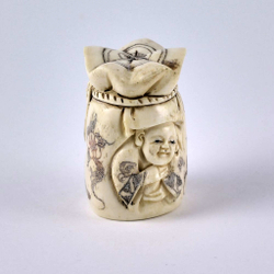 Нэцкэ Мешочек с маленьким ребенком