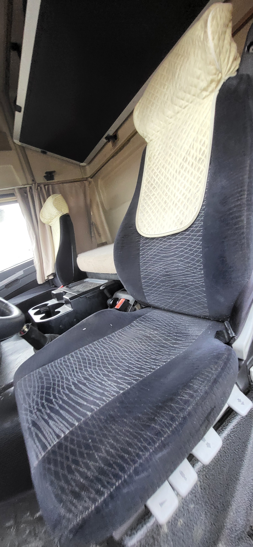 Shacman (Shaanxi) SX* 6x4 Седельный тягач SX42584V324 (Дизельный, 11,6 л, 423 л.с., МТ)