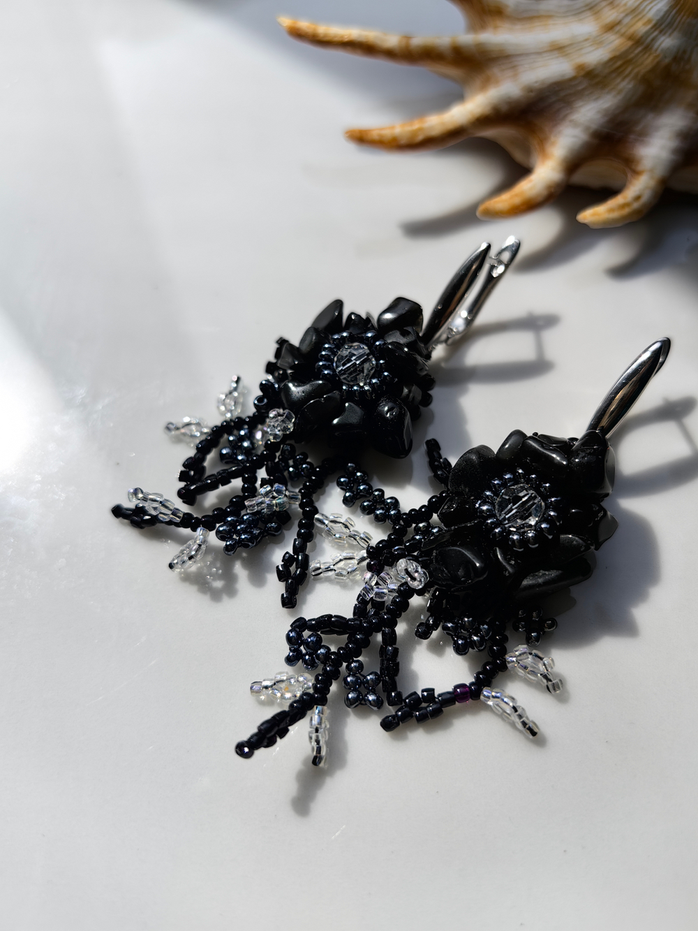 Серьги "Цветы" ручной работы из бисера с камнем камнем агат и кристаллами Swarovski