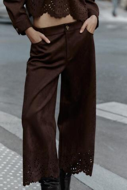 ZARA БРЮКИ-КЮЛОТЫ ИЗ ИСКУССТВЕННОЙ ЗАМШИ С ПЕРФОРИРОВАННЫМ НИЗОМ, КОРИЧНЕВЫЙ