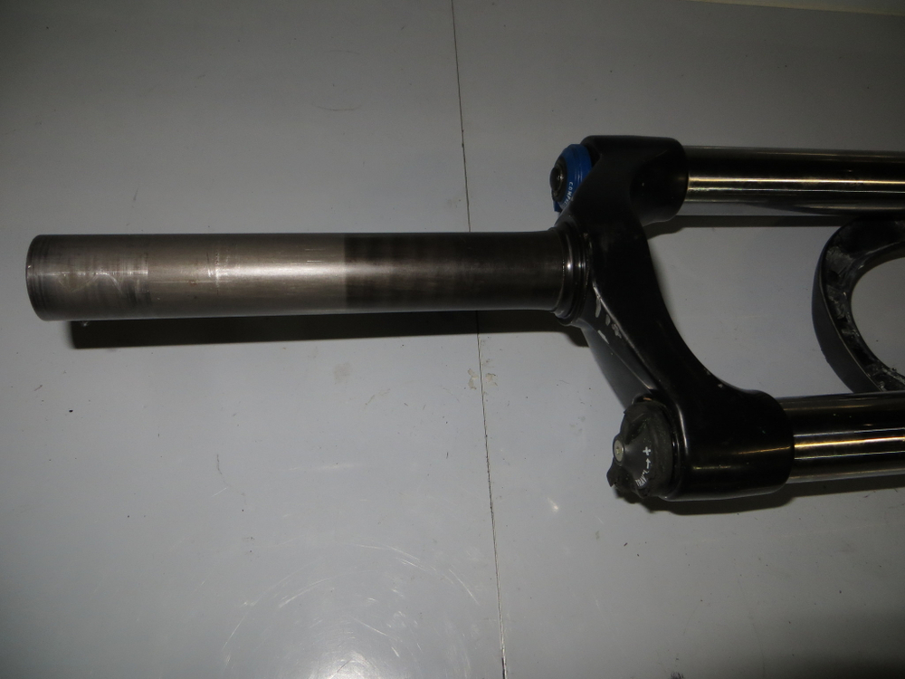 Вилка RockShox Tora 318 RC U-Turn