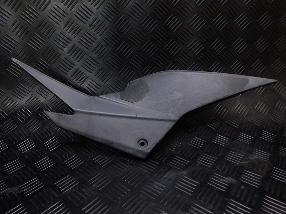 Пластик боковой правый Kawasaki Ninja 250R 36001-0114