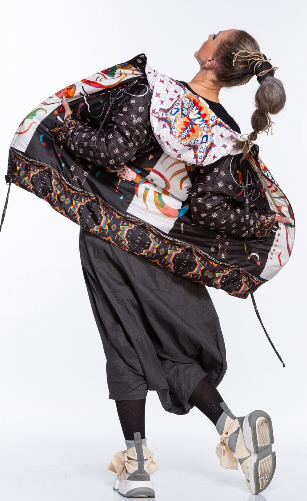 Двусторонняя куртка "Будни и праздник", по мотивам абстрактной живописи Василия Кандинского и древнего скифского ковра