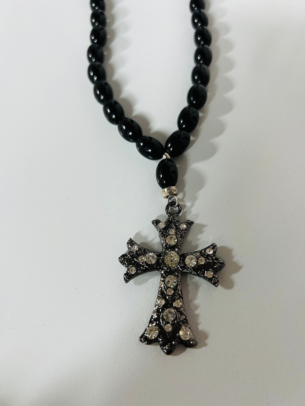 Игрушка-Подвеска на зеркало заднего вида - ЧЕТКИ ЭМАЛЬ - КРЕСТ МЕТАЛЛ (стразы крупные) ассорти