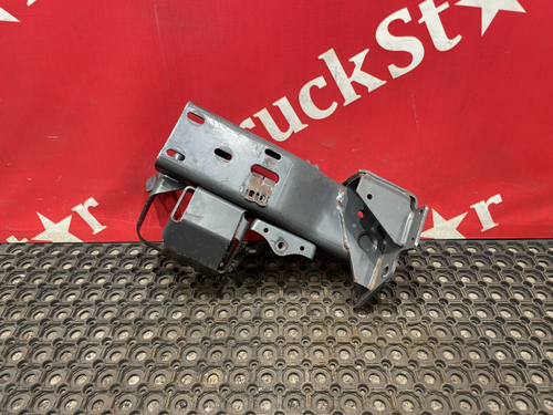 Кронштейн подножки левой