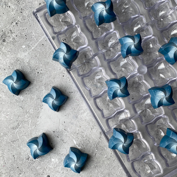 774 | Форма для шоколадных конфет &quot;Ветерок&quot; (275*175 мм)